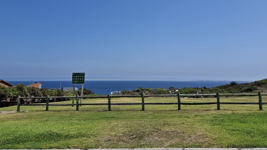 To Let 4 Bedroom Property for Rent in Bloubergstrand Western Cape